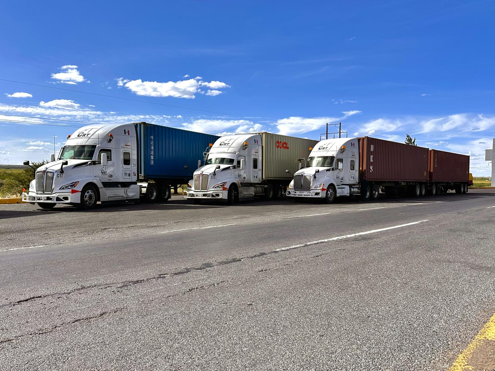 Flota actual de CRT Transportación con contenedores en carretera